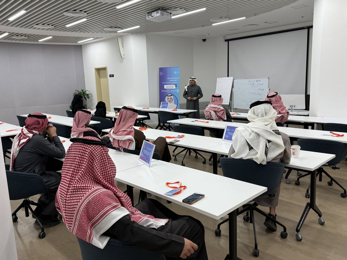 aljoufr's tweet photo. #جمعية_الجوف_للإعلام
خلف كل فكرة مبدعة.. مدرب متمكن. 🎙️
شكراً لشركاء النجاح في #ملتقى_شتاء_الإعلاميين_بالجوف على ما قدمتموه من ورش عمل وبرامج نوعية. نقلتم لنا الشغف قبل المعرفة، والخبرة قبل التنظير. ممتنون لعطائكم! 🙏❄️
@mosaed_sharari 
@Voiceover0 
@mesternm 
@alla7m_4 
أسامه الديب