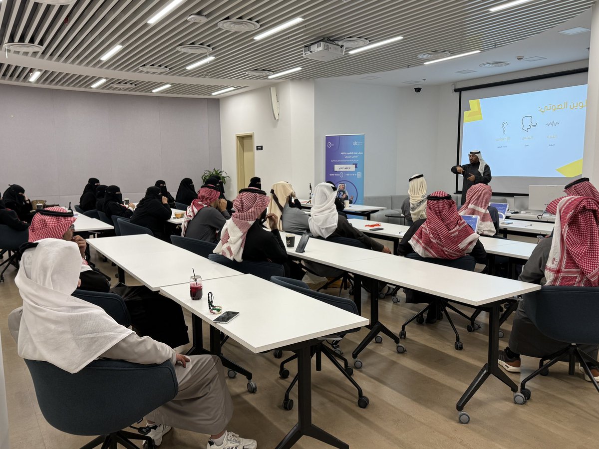 aljoufr's tweet photo. #جمعية_الجوف_للإعلام
خلف كل فكرة مبدعة.. مدرب متمكن. 🎙️
شكراً لشركاء النجاح في #ملتقى_شتاء_الإعلاميين_بالجوف على ما قدمتموه من ورش عمل وبرامج نوعية. نقلتم لنا الشغف قبل المعرفة، والخبرة قبل التنظير. ممتنون لعطائكم! 🙏❄️
@mosaed_sharari 
@Voiceover0 
@mesternm 
@alla7m_4 
أسامه الديب