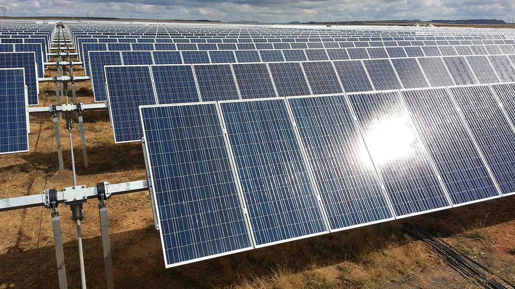 EngNewsZA's tweet image. Lyra Energy signs private offtaker agreements for inaugural 255 MW solar PV project
bit.ly/4kH9v5g 
#solarPV #energytrader #energy #renewables