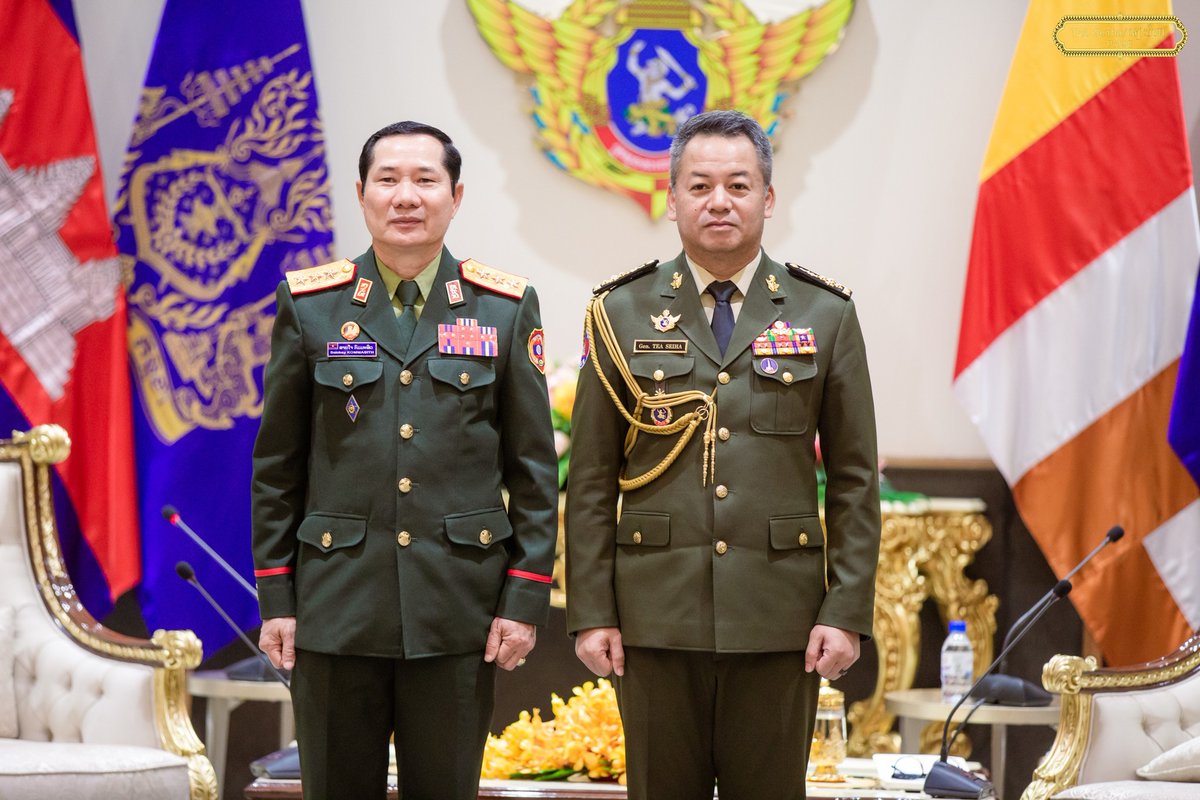 modgovkh's tweet photo. ថ្ងៃអង្គារ ១កើត ខែផល្គុន ឆ្នាំម្សាញ់ សប្តស័ក ពុទ្ធសករាជ ២៥៦៩ ត្រូវនឹងថ្ងៃទី១៧ ខែកុម្ភៈ ឆ្នាំ២០២៦

ឯកឧត្តម នាយឧត្តមសេនីយ៍ ទៀ សីហា ឧបនាយករដ្ឋមន្ត្រី រដ្ឋមន្ត្រីក្រសួងការពារជាតិ ទួលស្វាគមន៍ ឯកឧត្តម ឧត្តមសេនីយ៍ឯក សាយចៃ គុមម៉ាក់ស៊ីត អនុរដ្ឋមន្ត្រីក្រសួងការពារប្រទេស និងជា ប្រធានអគ្គសេនាធិការកងទ័ពប្រជាជនឡាវ និងគណៈប្រតិភូ ចូលជួបសម្តែងការគួរសម និងពិភាក្សាការងារ ដែលប្រព្រឹត្តទៅនៅ ទីស្តីការក្រសួងការពារជាតិ។

-អរគុណសន្តិភាព !
-អរគុណនយោបាយឈ្នះឈ្នះ !
-ដឹងគុណស្ថាបនិក មគ្គុទ្ទេសក៍ឯក និងប្រតិបតិ្តករ នយោបាយ ឈ្នះ ឈ្នះ ដែលនាំមកនូវសន្តិភាព និងការឯកភាពជាតិពេញលេញ !