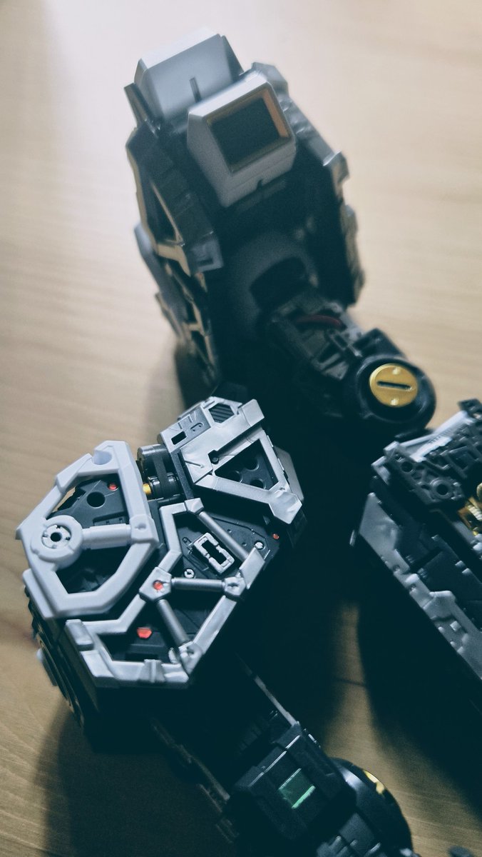 PGUνガンダム 260217 #ガンプラ 肩部の内部フレームも、大量のパーツを