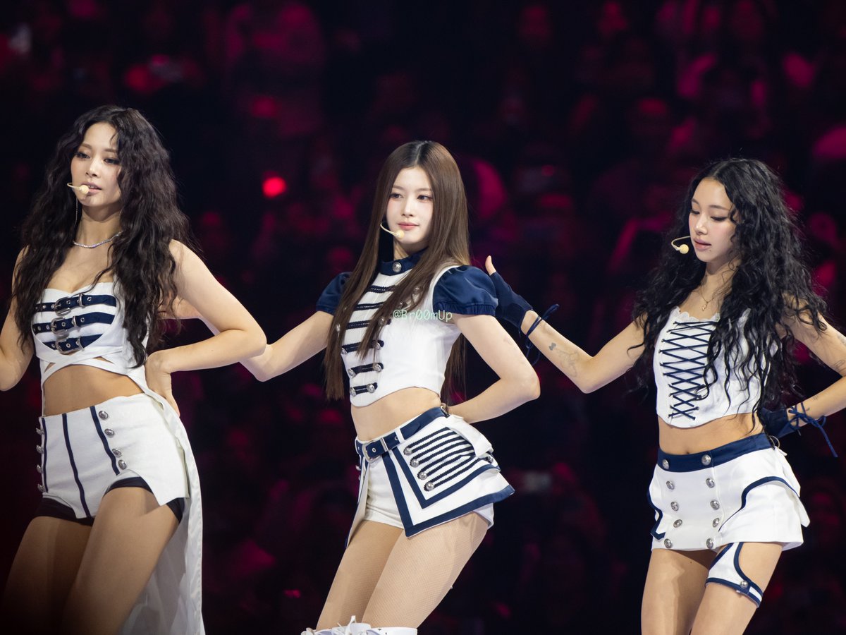 260201

#TWICE #트와이스
#SANA #사나 #CHAEYOUNG #채영 #TZUYU #쯔위
#TWICE_6TH_WORLD_TOUR #THISISFOR
#TWICE_THISISFOR_WORLD_TOUR
#TWICE_THISISFOR_WORLD_TOUR_IN_DALLAS