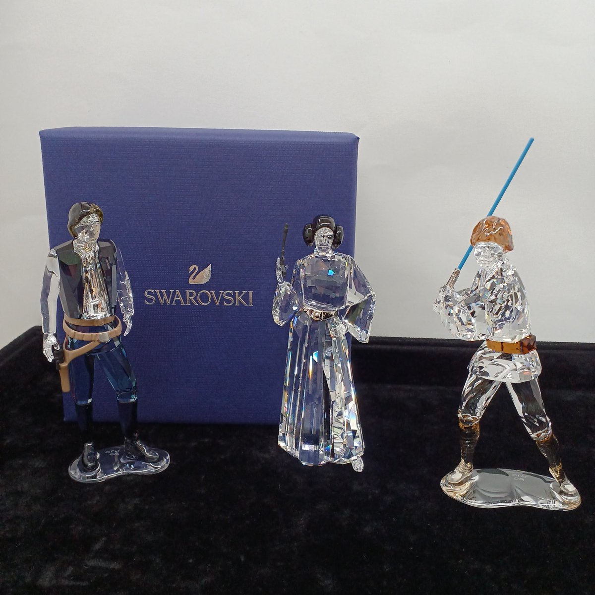 スワロフスキー製のスターウォーズの置物です。 廃盤商品らしいので