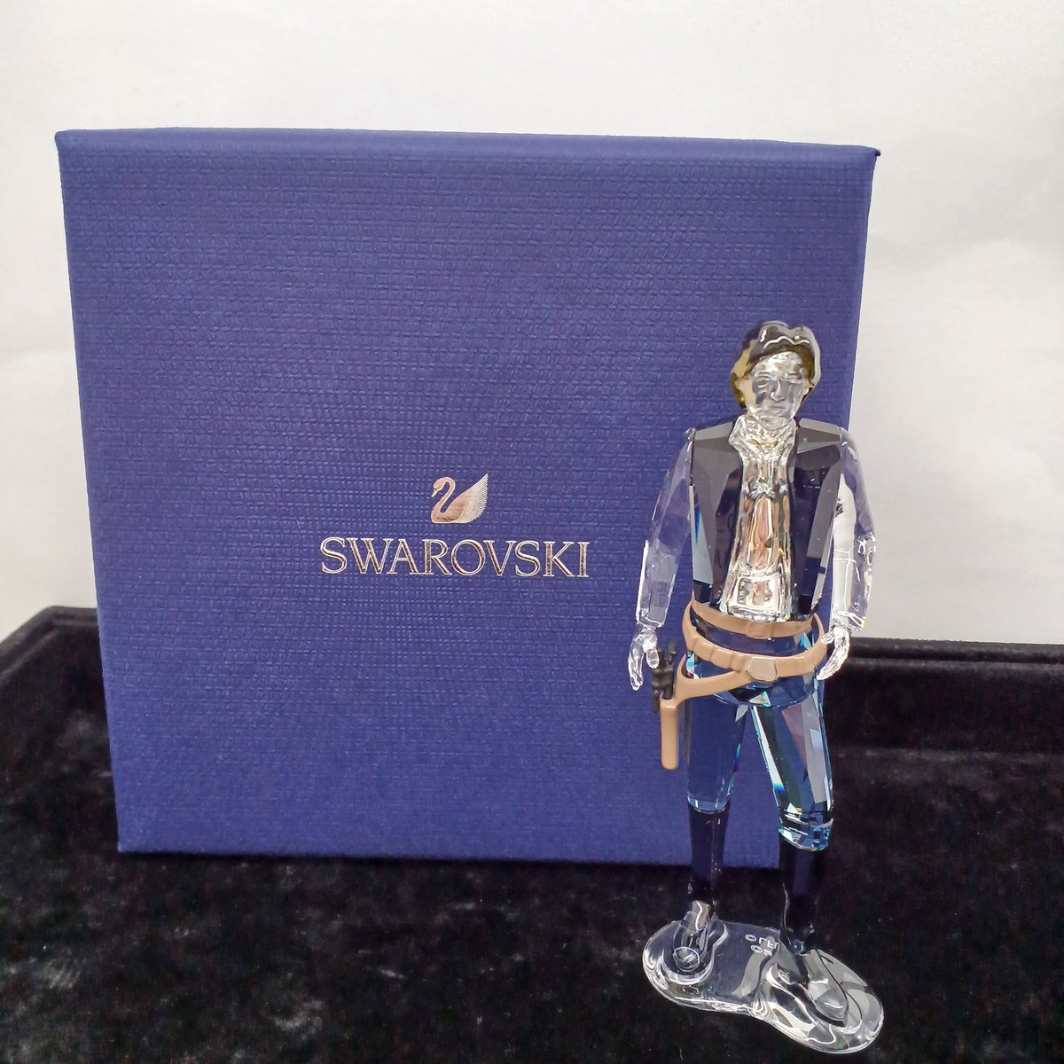 スワロフスキー製のスターウォーズの置物です。 廃盤商品らしいので