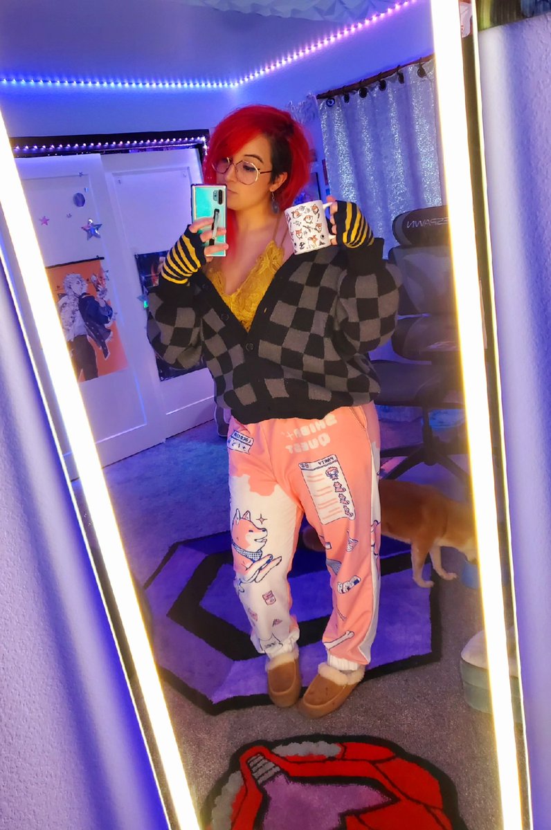 I think it's safe to say I'm officially BACK! Maybe you'll get to see the new things I've worked on for stream, but right now I'm feeling scary games tonight and I'd love to catch up with you! 
twitch.tv/pearlaran