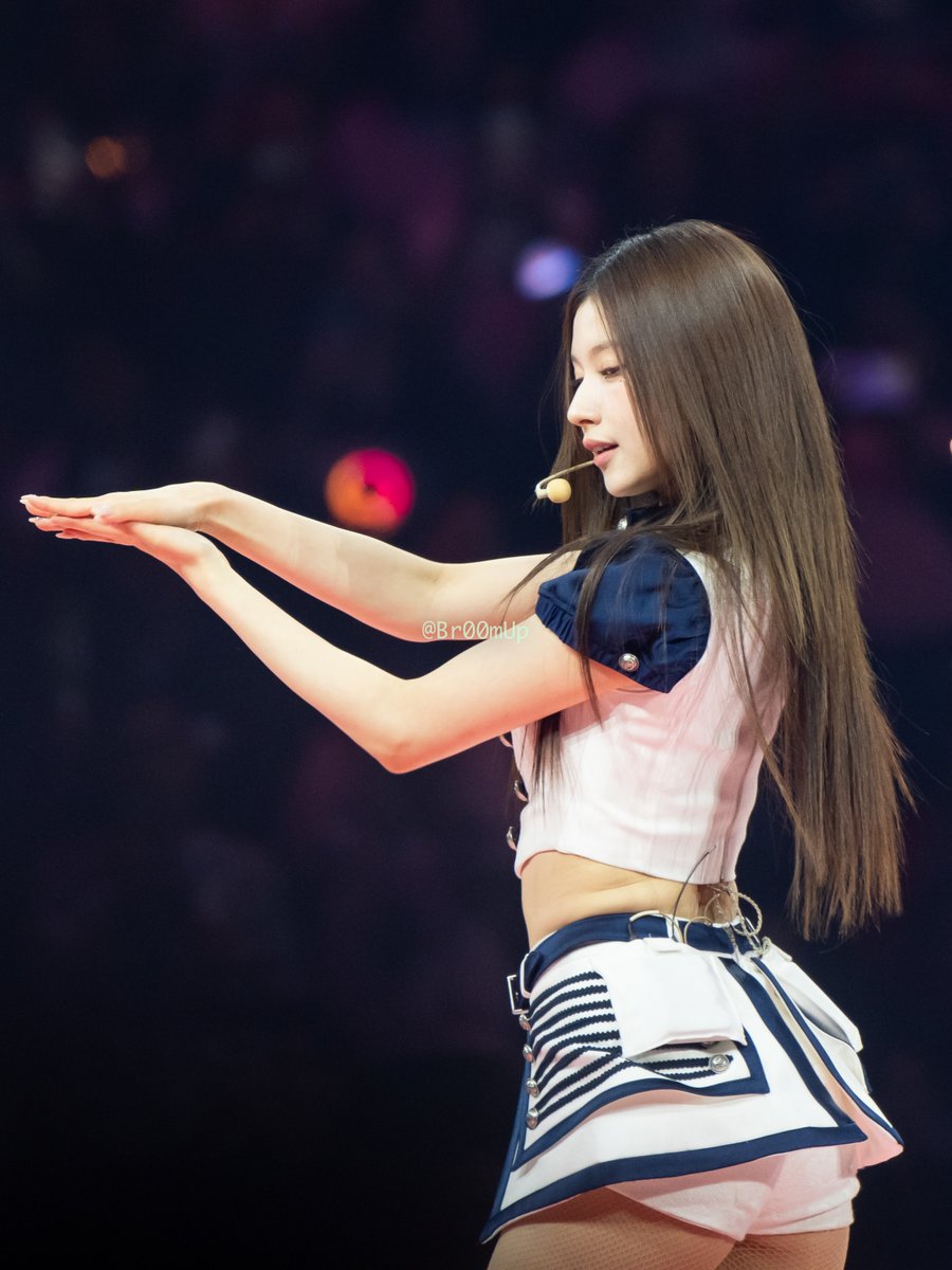 260201

#TWICE #트와이스
#SANA #사나 
#TWICE_6TH_WORLD_TOUR #THISISFOR
#TWICE_THISISFOR_WORLD_TOUR
#TWICE_THISISFOR_WORLD_TOUR_IN_DALLAS