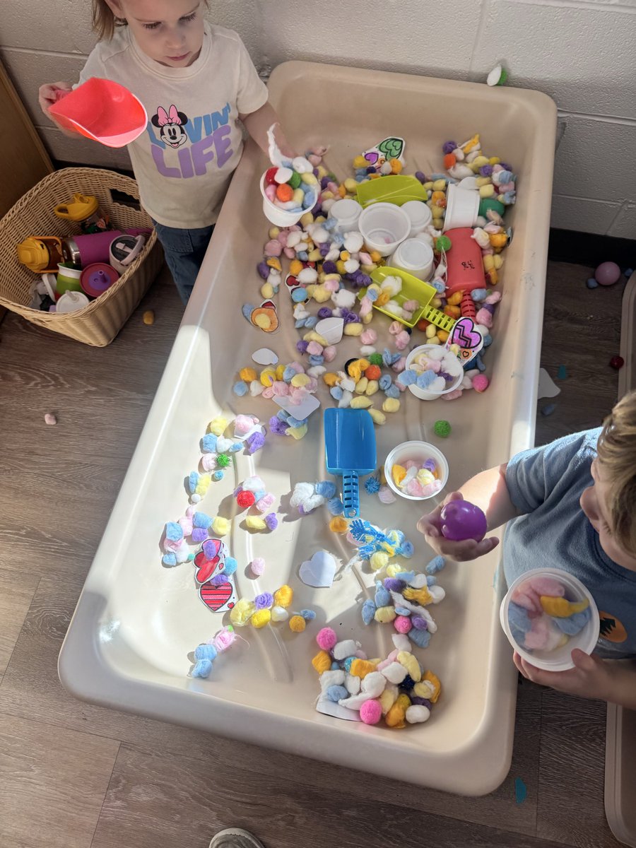 Julia Saverline tweet media