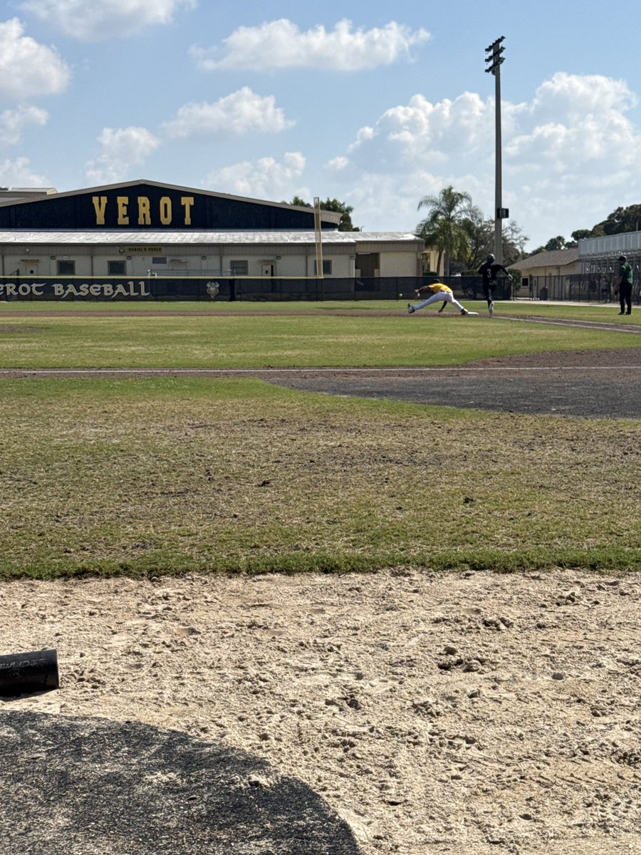 _michaelgonick's tweet photo. More from our first home game.  #verotboys #firstbaseman #sophomore #classof2028 #baseball @ECGrays https://t.co/2eGHbZz5po