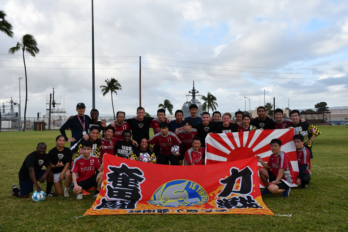 護衛艦「てるづき」は、ハワイ・パールハーバー入港中に米ホストシップ