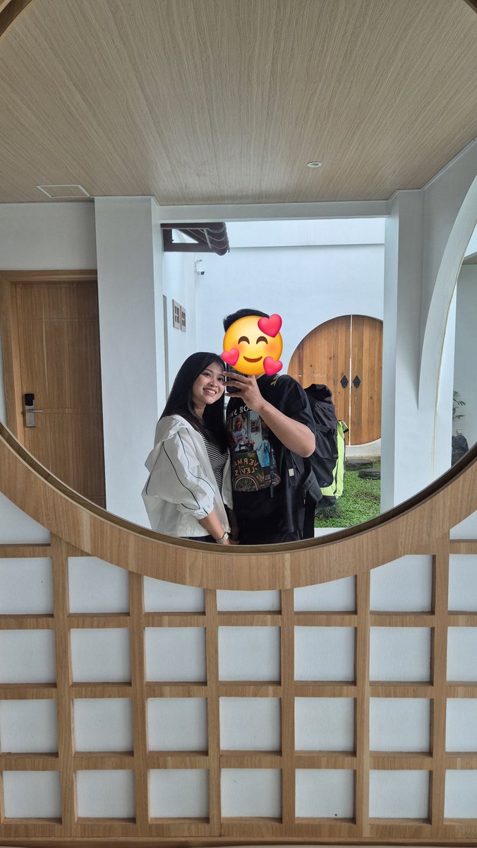 evawbw's tweet photo. Purwokerto, terima kasih banyak sudah memberikan suguhan yang sangat cocok di lidah. 😘

Udalah mau nangis akhirnya makan mendoan di tempat asalnya, ditambah ketemu nasi oseng sayur daun pepaya bunga kecombrang + mangut lele + bihun goreng + gembus goreng. 🥹👍🫶 https://t.co/yhXK38TnuQ