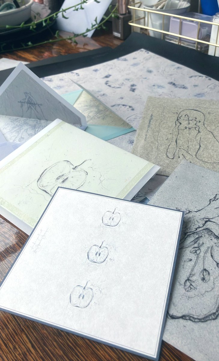 儚くてどこか物憂げな絵やアクセサリーを制作しています⋆* 

今日は新作のエンベロープを✴︎✉️🫧

2/28 #ふらぺら
にて販売されます𓏸꙳ ☽ 𓈒その後オンラインも✵

<a href="/Lupopo_cafe/">*LUPOPO cafe&gallery* 三軒茶屋の糖質オフのケーキ専門カフェとハンドメイドのお店</a> さまいつもありがとうございます꙳