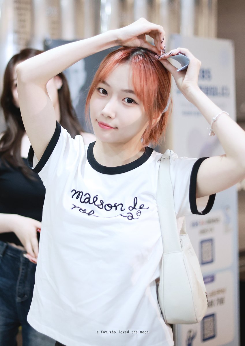 つきつね tweet media