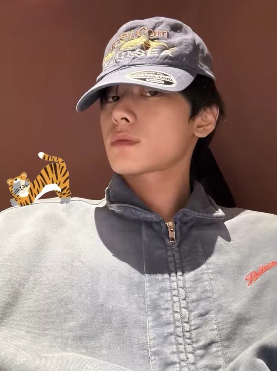 dailyljy's tweet photo. juyeon you are so missed 😭 https://t.co/Pj95VJW7un