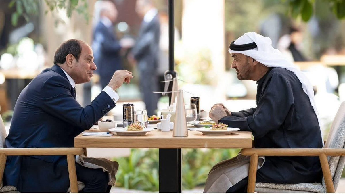 AbdAlhamed_kotb's tweet photo. السيناتور الأمريكي وعضو لجنة القوات المسلحة في مجلس الشيوخ جوني أرنست: الصديق العزيز محمد بن زايد "مازال حيًا" والشائعات المغرضة المنتشرة على الانترنت عن وفاته تهدف إلى اثارة الفوضى.
كلام أرنست يؤكد ما تم تداوله عن مرضه المفاجئ، لكنه "مازال حياً" .. https://t.co/VPjAPyYSxo