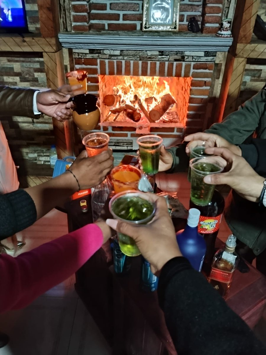 RogerDa76715761's tweet photo. Perote ver🍻 , reunión SW🥂 10 de 10 🔥🤤 https://t.co/68KzMupsqA