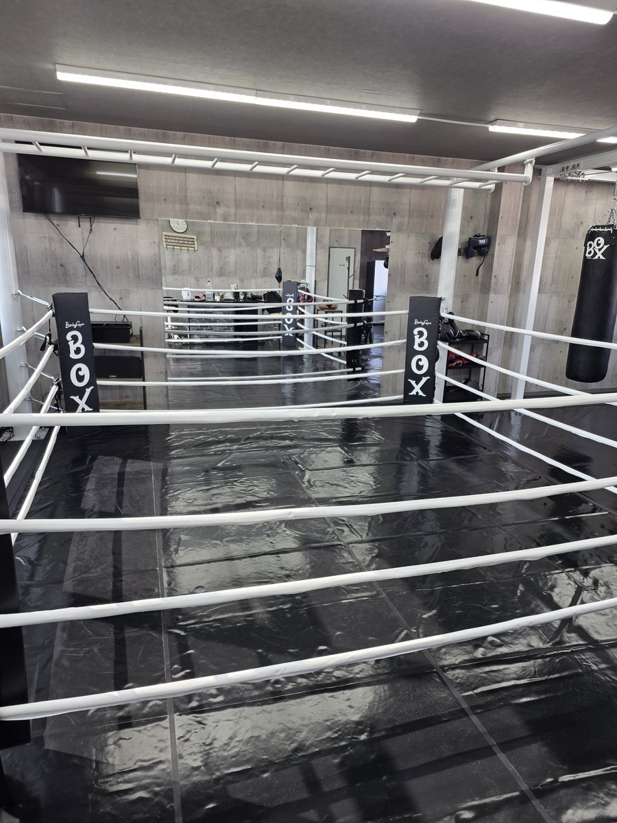 studioBOX2019's tweet photo. 岐阜県本巣郡北方町平成にあります北方アピタバス停前にある杉山ビル3階に｢ボクシングジム ボックス｣が完成しました。
本日からオープンです。

また同ビル2階には｢パーソナルボクシングスタジオ ボックス｣があります。 https://t.co/YHDQqSBSk3