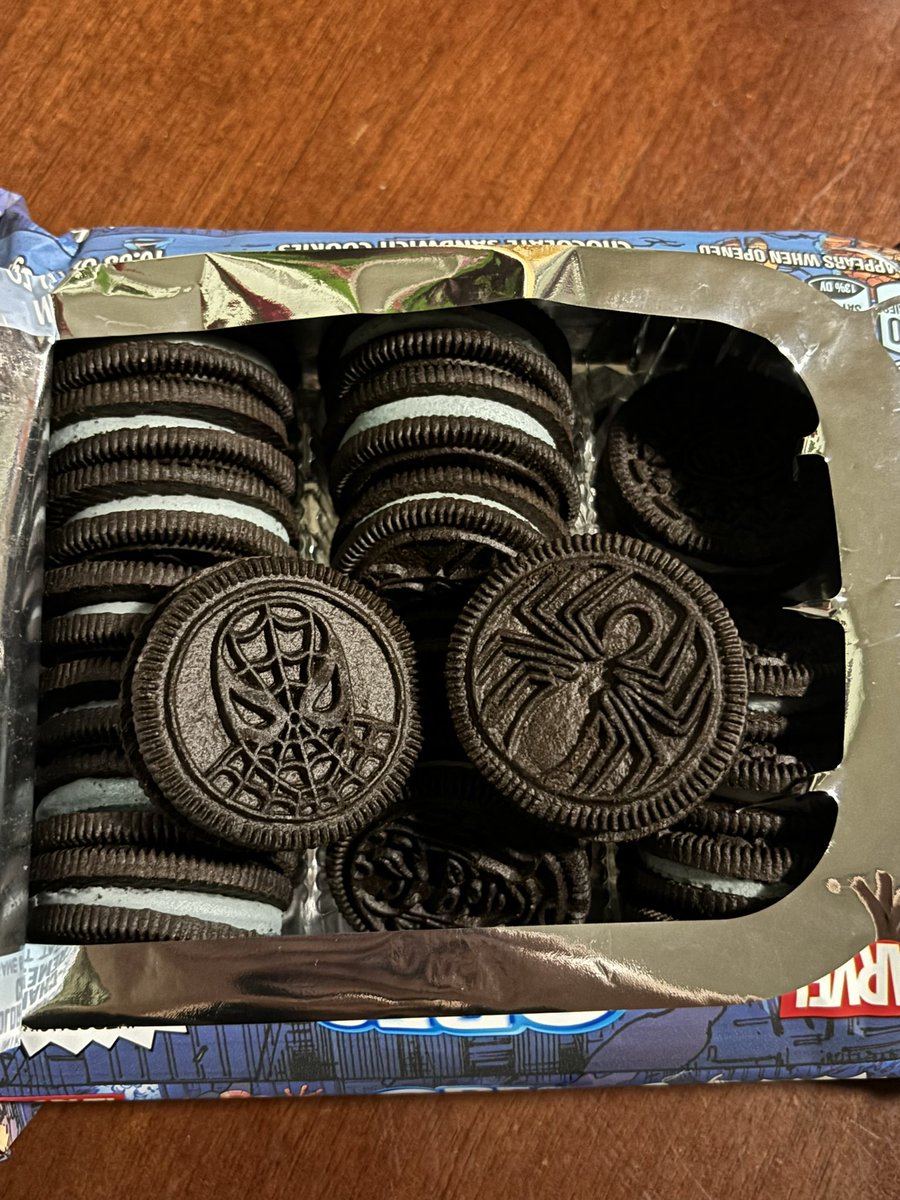 stargirln4t's tweet photo. someone appreciate my cool oreos! https://t.co/dS74qBMrsx