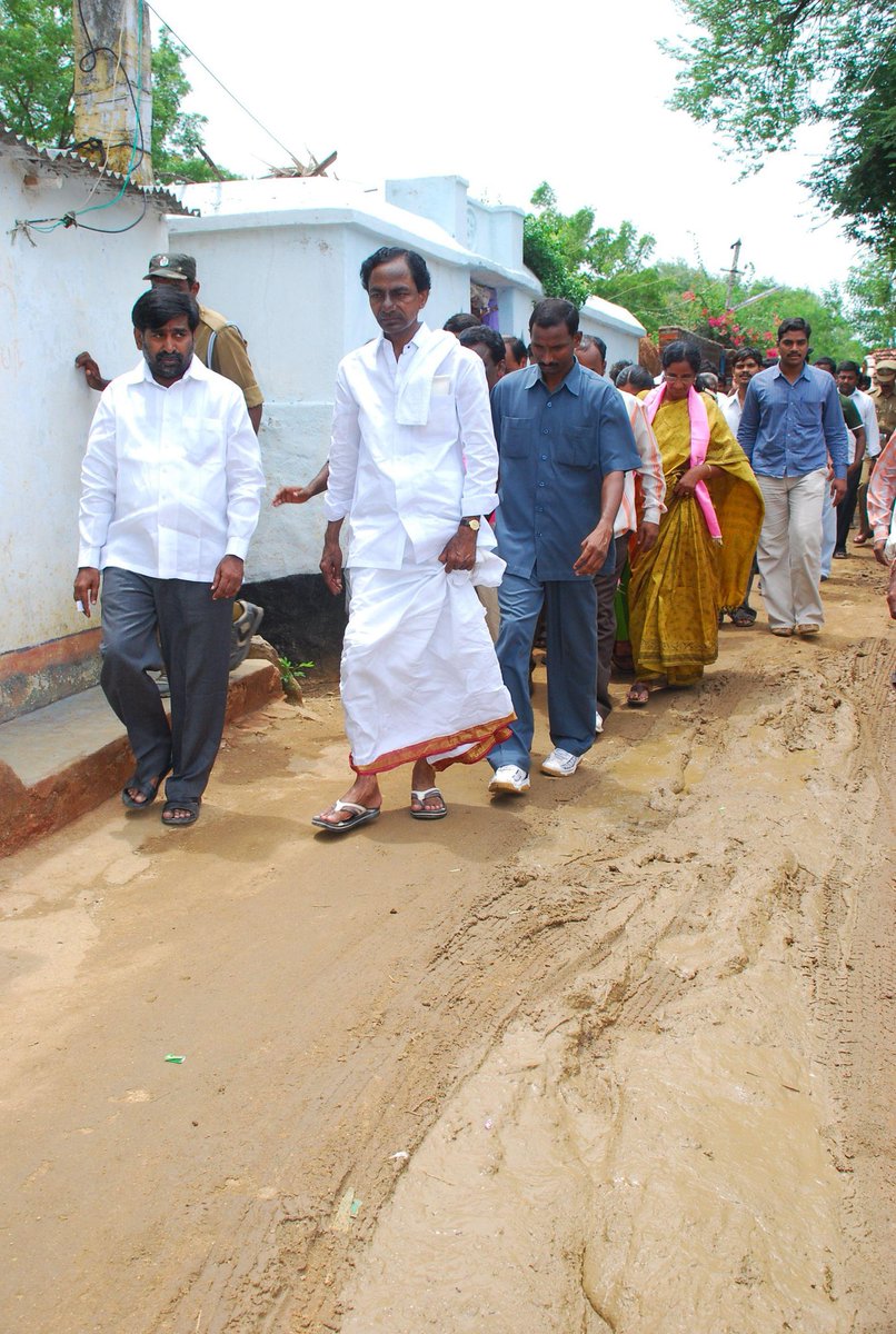 jagadishBRS's tweet photo. తెలంగాణ అస్తిత్వ శిఖరం.. స్వరాష్ట్ర సాధకుడు!
ఉద్యమ కెరటమై ఎగిసి, పరిపాలనలో మేటిగా నిలిచి..
తెలంగాణ ఆత్మగౌరవ జెండాను ఢిల్లీ కోటపై ఎగరేసిన ధీశాలి.

బీఆర్ఎస్ అధినేత, మాజీ ముఖ్యమంత్రి
శ్రీ కల్వకుంట్ల చంద్రశేఖర్ రావు గారికి
హార్దిక జన్మదిన శుభాకాంక్షలు! 💐

#HappyBirthdayKCR https://t.co/81tvRYGZSS