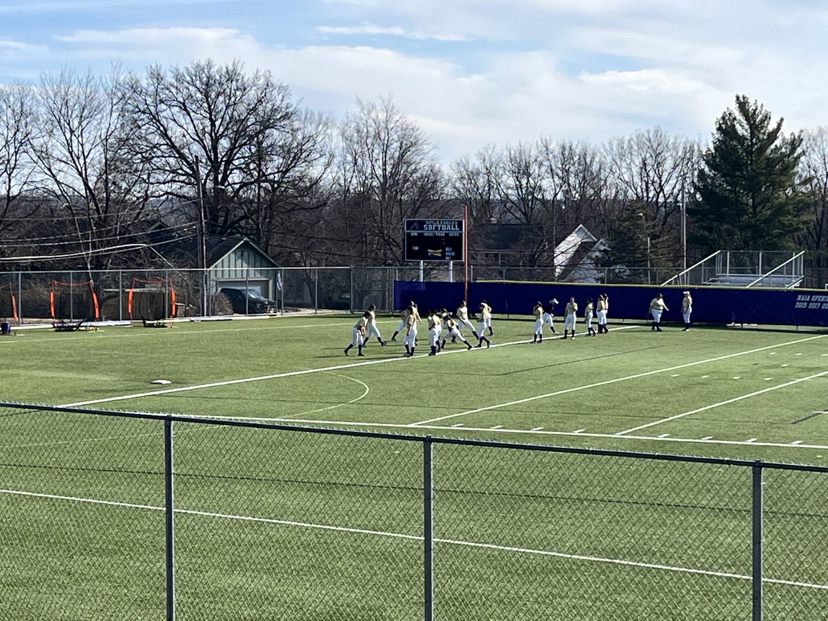 HaySnelling27's tweet photo. Thank you so much @CoachKennedy5 for having me on a visit and inviting me to practice with your team. I really appreciated the opportunity to experience the program firsthand and get a feel for the team's energy and work ethic. I am glad that I got to learn and takeaway things from that practice. I also enjoyed seeing the campus and getting a better feel for the environment both on and off the field! Hopefully we can keep in touch while both of our seasons get rolling! Good luck Eagles!! @309Gold