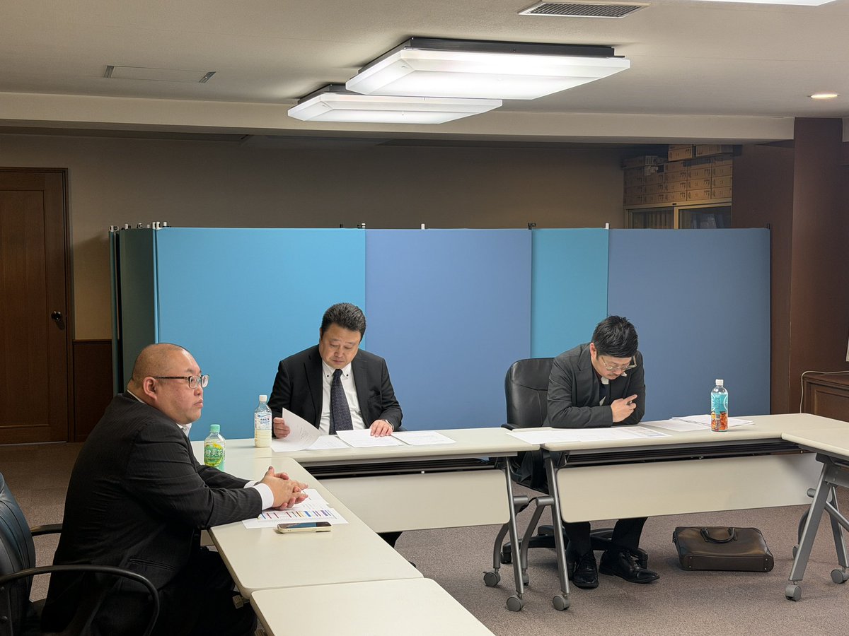 H_SEINENBU's tweet photo. 北海道警備業協会 青年部会の役員会が開催されました。3月に開催を控えている北海道警備業協会 主催のボーリング大会や令和7年度で卒業されてしまう会員も多数おられることから次期役員体制について話し合いました。
#北海道警備業協会 #青年部会 #警備員 #役員会 https://t.co/gI3IF2hEtf