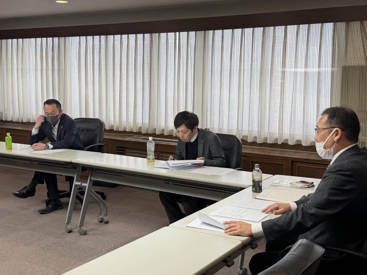 H_SEINENBU's tweet photo. 北海道警備業協会 青年部会の役員会が開催されました。3月に開催を控えている北海道警備業協会 主催のボーリング大会や令和7年度で卒業されてしまう会員も多数おられることから次期役員体制について話し合いました。
#北海道警備業協会 #青年部会 #警備員 #役員会 https://t.co/gI3IF2hEtf