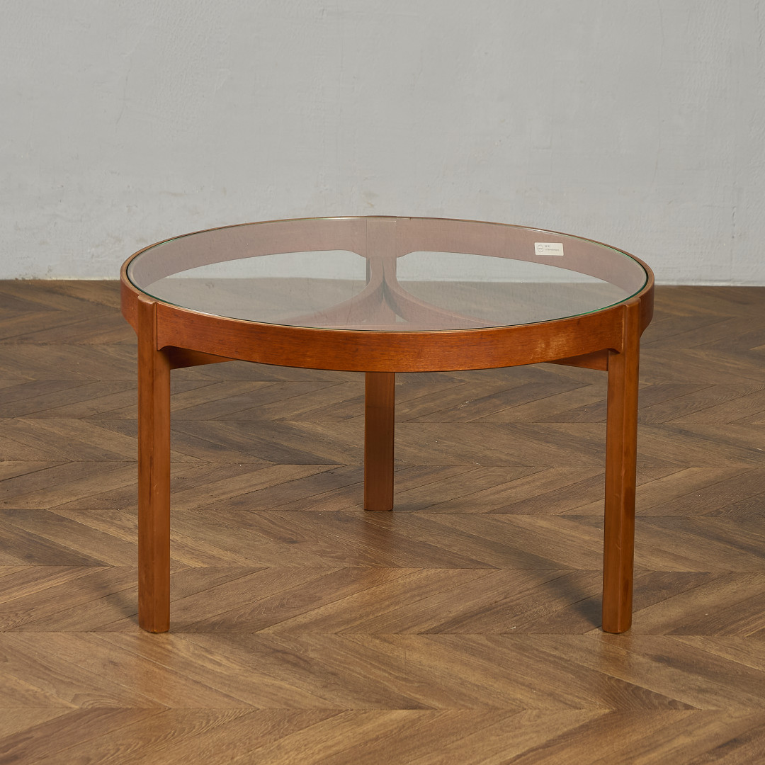 1970年代のネイサンはガラストップ家具で新境地を開拓 チーク材の