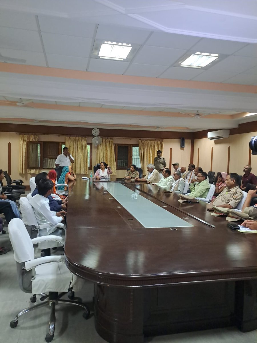 महिलाओं की आवाज़, उनके अधिकार और सम्मान की रक्षा के लिए हर मंच पर तत्पर।

जनसुनवाई कार्यक्रम में महिलाओं की समस्याओं को सुना और समाधान हेतु संबंधित अधिकारियों को आवश्यक निर्देश दिए।

साथ ही सामाजिक बंधुओं से मुलाकात कर सशक्तिकरण, सुरक्षा और जागरूकता के विषय में सार्थक चर्चा की।