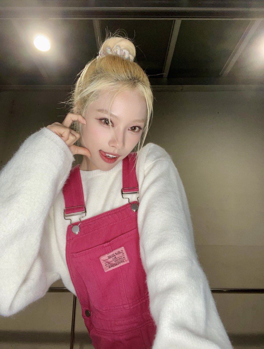 _MiSO_twt's tweet photo. 🧧✨ 미소데이 Q&amp;A 모집합니다! ✨🧧

미모리~새해 복 많이 받으세요-🙇‍♀️
“미소데이 – Q&amp;A / 백문백답” 콘텐츠를 찍으려고 합니당!💌
평소에 미소에게 궁금했던 것들!
사소한 질문부터 진지한 질문까지 다다~~좋아요🙈🧚‍♀️
댓글, DM 으로미소에게 궁금한 점 보내주세요
#미소 #miso #미소데이 #misoday https://t.co/QMB18PmhAB