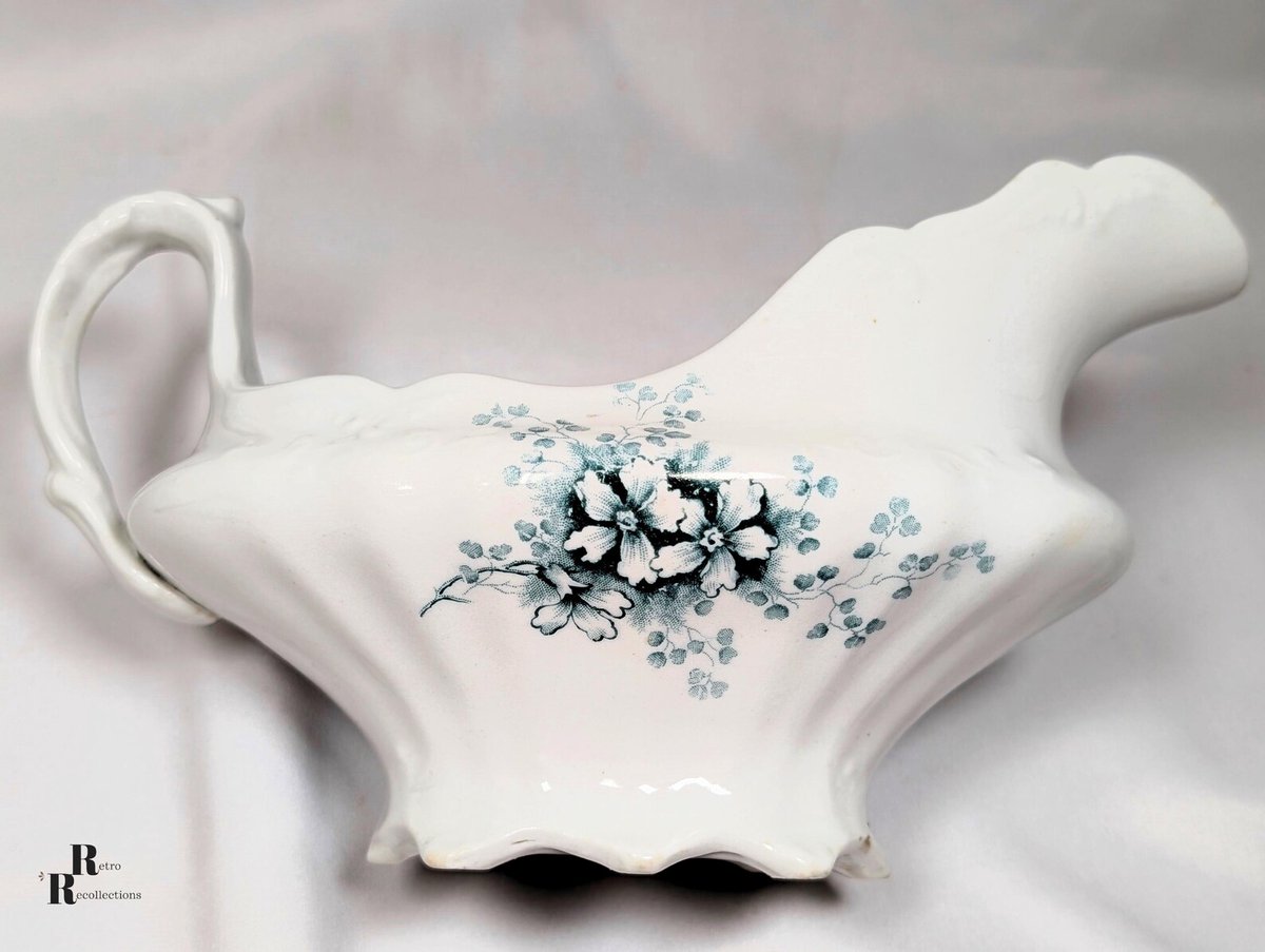 RetroRecollec's tweet photo. https://t.co/g3w52tkC7n KTK Antique Blue Transferware Gravy Boat #KTKChina #AntiqueGravyBoat #blueTransferware #wiseshopper https://t.co/jA0dwtLpIR