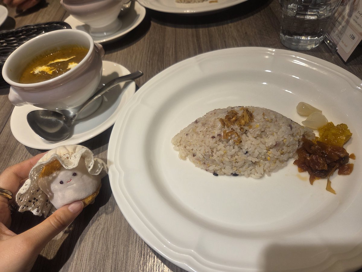 ゴブラン会🎀試着Pop Upに一緒に行った皆様と🫶色々な着こなしがあって可愛かったし勉強になりました✨
同じアイテムで各々のこだわりみるのって楽しいよね🥰
ランチしてお茶して沢山話せて楽しい時間でした♥️