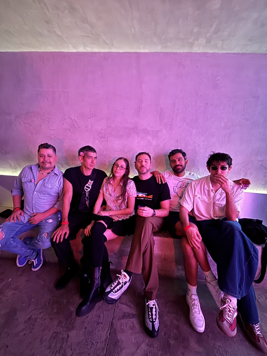 El sábado pasado fue uno de esos días que sin pensarlos ni planearlos, salen todos bonitos. 

… pero que viva un poco más el amor 🌸