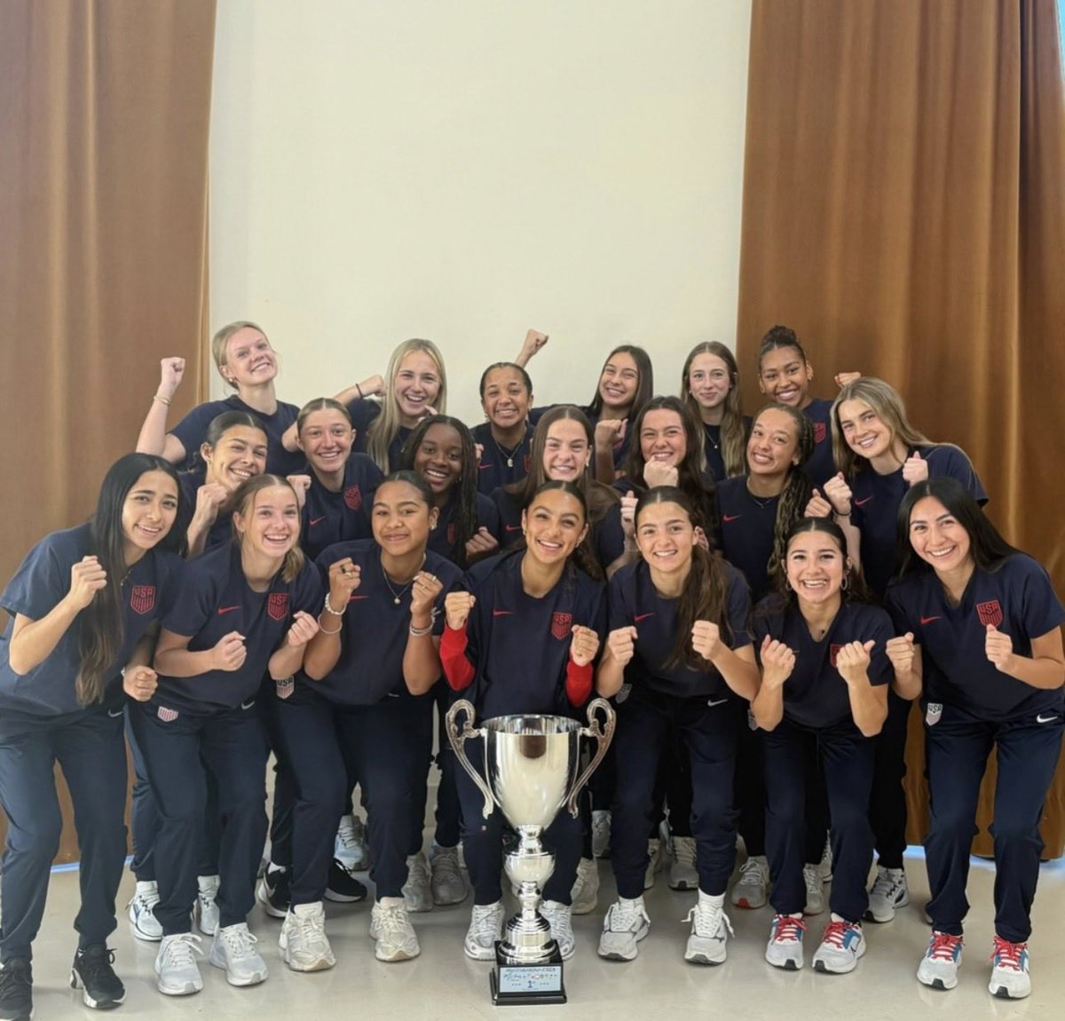 Lilah Helwig tweet media