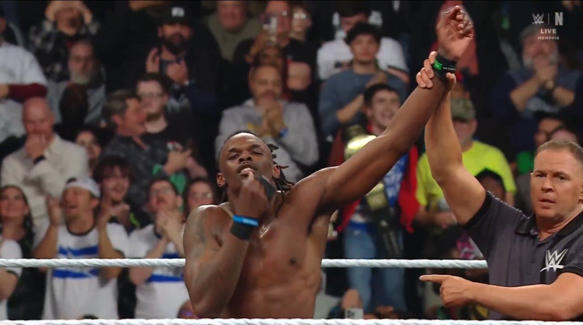 WrestleOps's tweet photo. Je’Von Evans advances to the Men’s Elimination Chamber Match.

#WWERAW https://t.co/YAp1d3TvRv