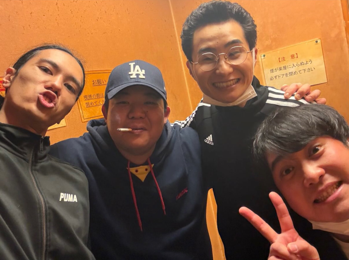 Shu_Moti_24's tweet photo. 月曜日アヤメカキツバタありがとうございました！！
前回プロなのにボコボコにされて辱めを受けましたが、今回大学の後輩をボコボコに出来ました！でも可愛い後輩🤩アテンションプリーズ👊
終わりで友の雷丼に会いに行きました！
いまだに信じられない。やーや。 https://t.co/ysCqgyCXWi