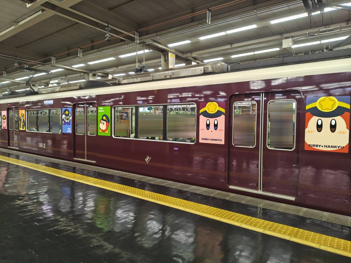 hankyu_ex's tweet photo. カービィ号の運行ですが…いよいよ【 あと1ヶ月 】となりましたよ😭
何度でも言いたいのですが、3月末までではなく【3月17日（火）まで】なのでご注意くださいね！

ちなみに写真2枚目は神戸線の先頭がまだ他の線と揃っているときにたまたま撮れた写真です
（阪急電鉄公式X 中の人） https://t.co/iKGHzSUtOD