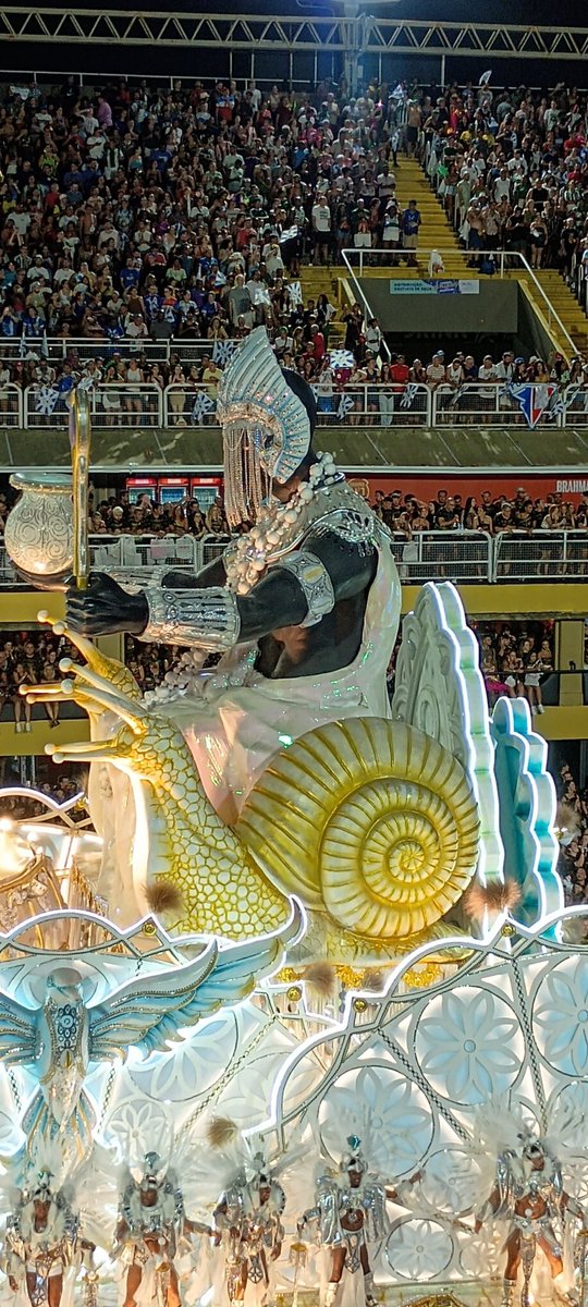barrracao's tweet photo. Ressoam no coro do axé funfun..
Beija flor de Nilópolis #Globeleza https://t.co/32eddWc7ci