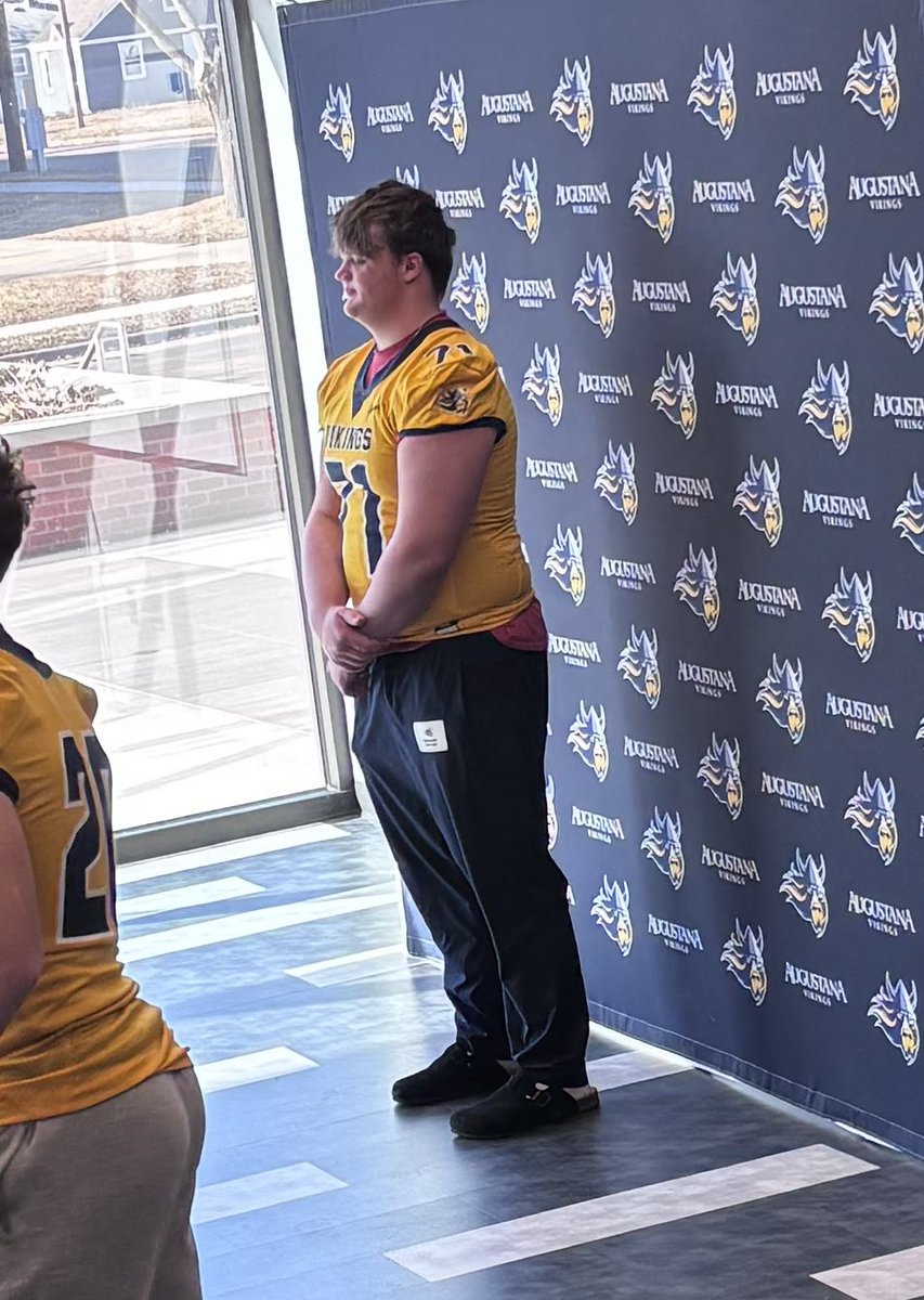 Brendan Whiting ‘27 OL #71 tweet media