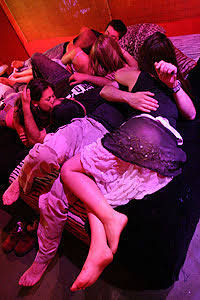 Parejas joven sw TAB tweet media