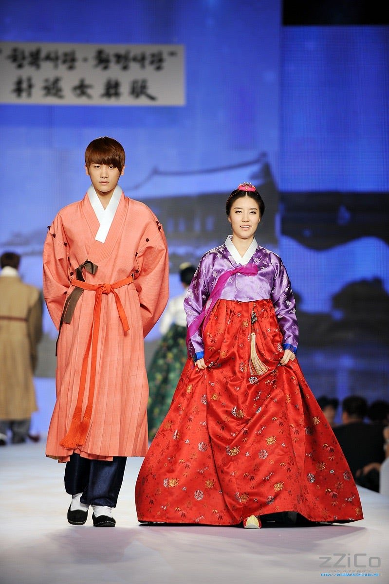 ヒョンシクくん
話の中で出た
ゼア日本デビュー来日時に韓服と(2010.9)

3枚目からは
ファッションショー
(2011.8)