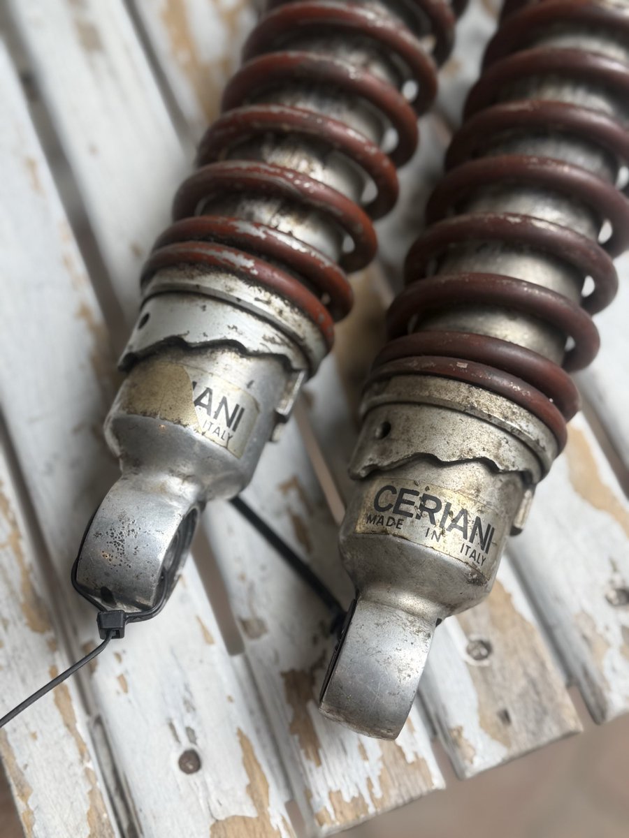 GRUPPORS1984's tweet photo. ドカにはちょっと長い310mm
要オーバーホールではありますが、良い雰囲気です。
#ceriani https://t.co/hGRT5srZQv