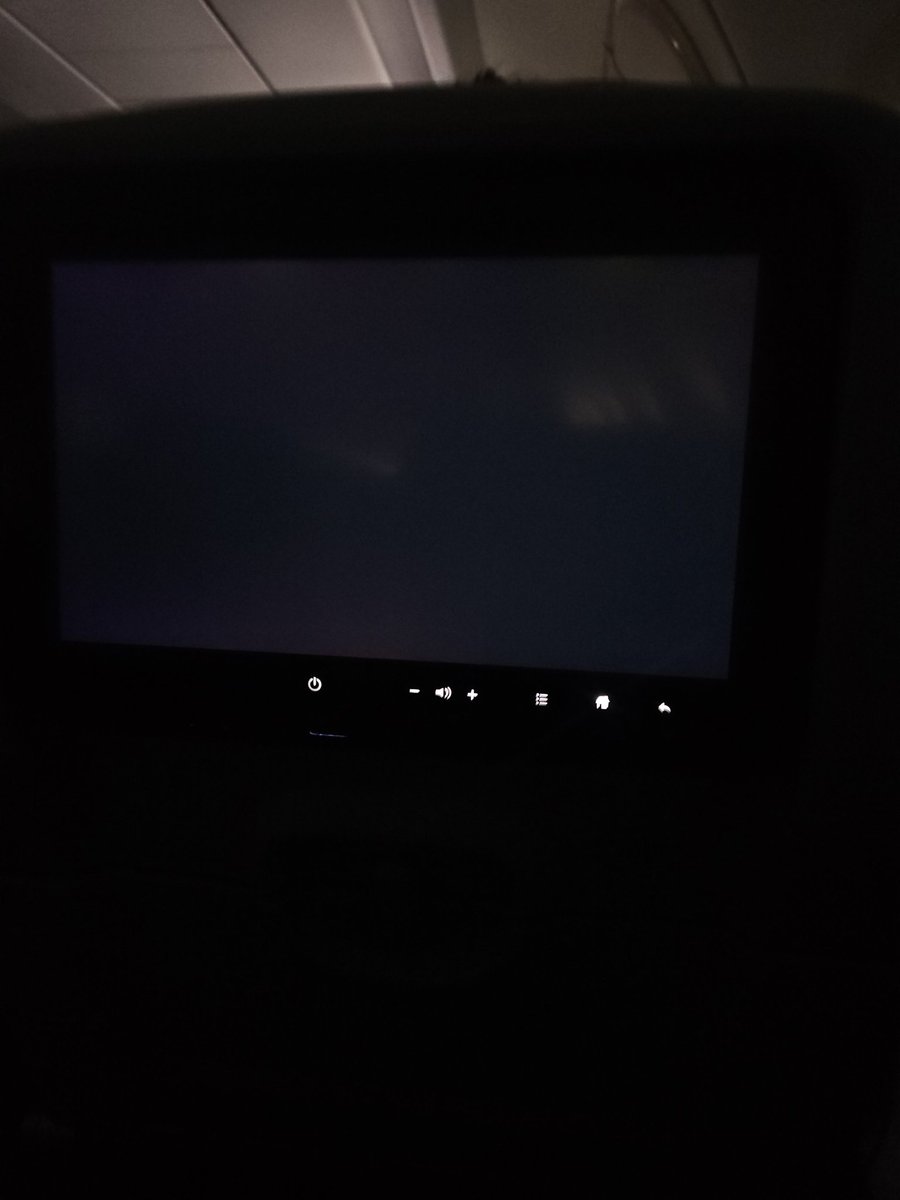 jrgabl's tweet photo. @JetBlue love how my screen dosent work totally broken first time flying and can't even give it a fair review. We'll maybe next time https://t.co/tt2KYI0JMl