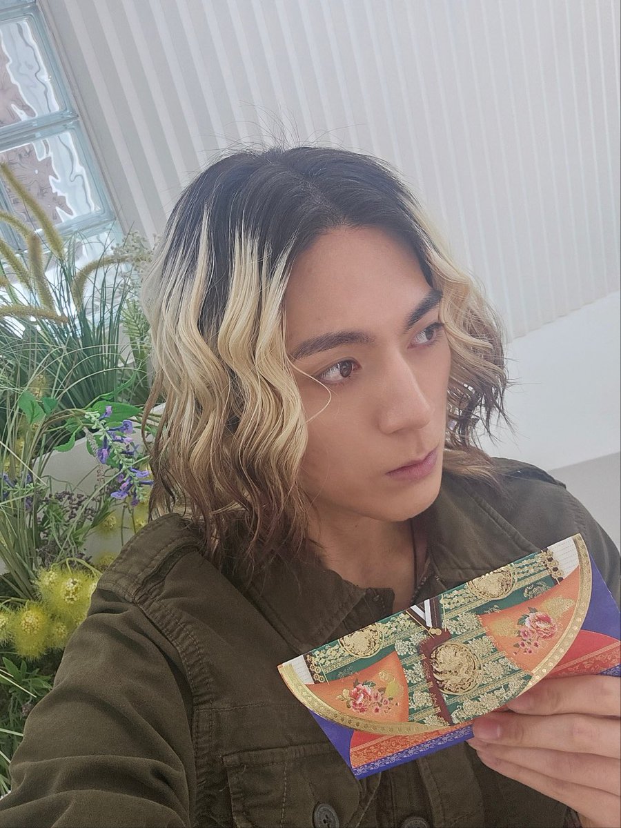 JUSTB_Official's tweet photo. JUSTB Happy New Year Photo ver.2

#JUSTB #저스트비 https://t.co/jRxdwlSx7R