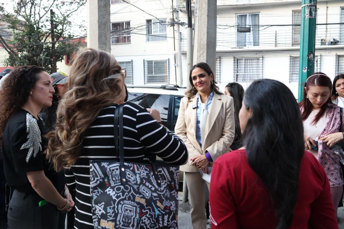 Renace Cuauhtémoc en la colonia Doctores, pinta de fachada en un predio que llevaba años de abandono gracias al presupuesto participativo. 

Nadie nos detiene, vamos juntas y juntos.