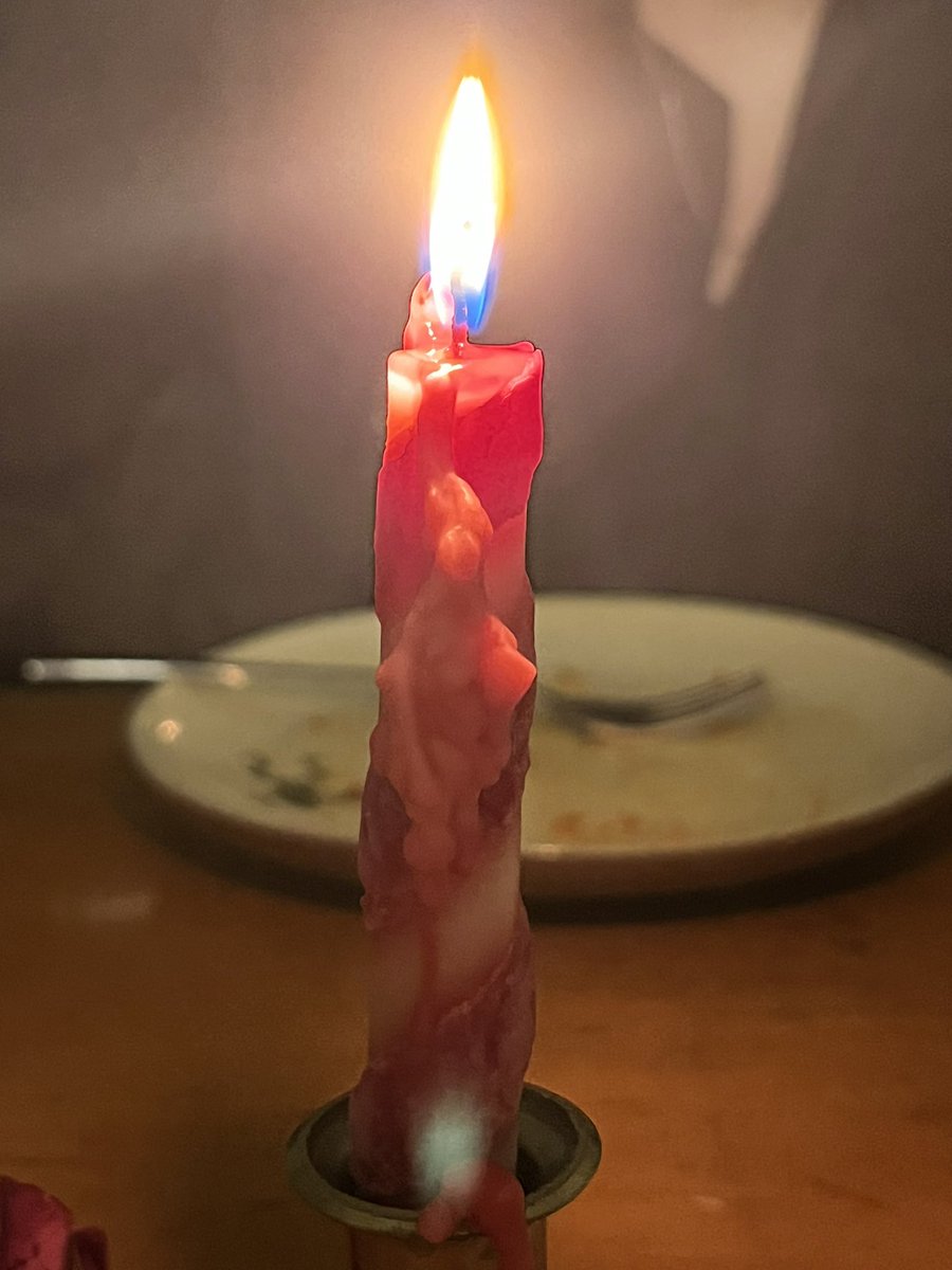 r/actuallesbians removed this and i’m mad because look its cool the wax made a vulva during my valentines date with my butch