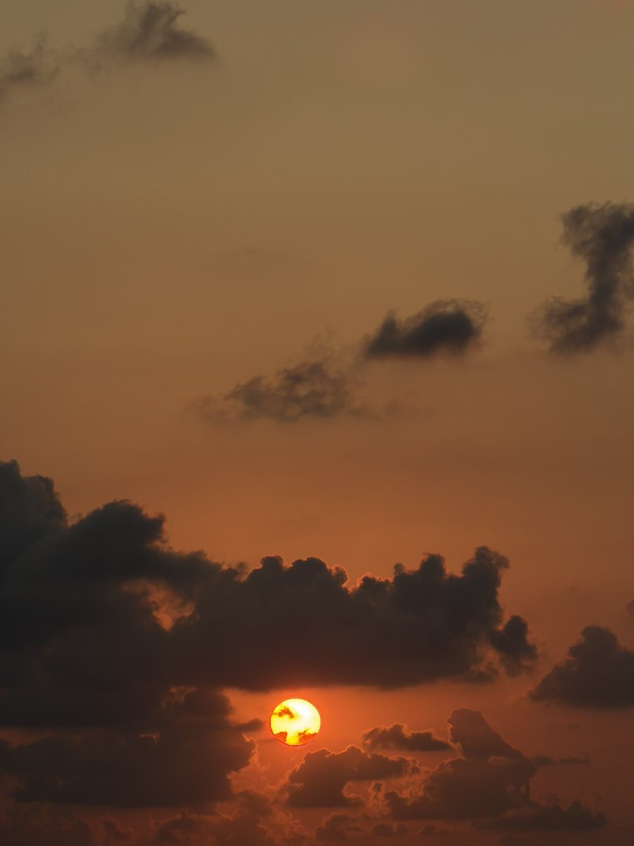 anhislg's tweet photo. los atardeceres wow https://t.co/vYSKF2UVSZ