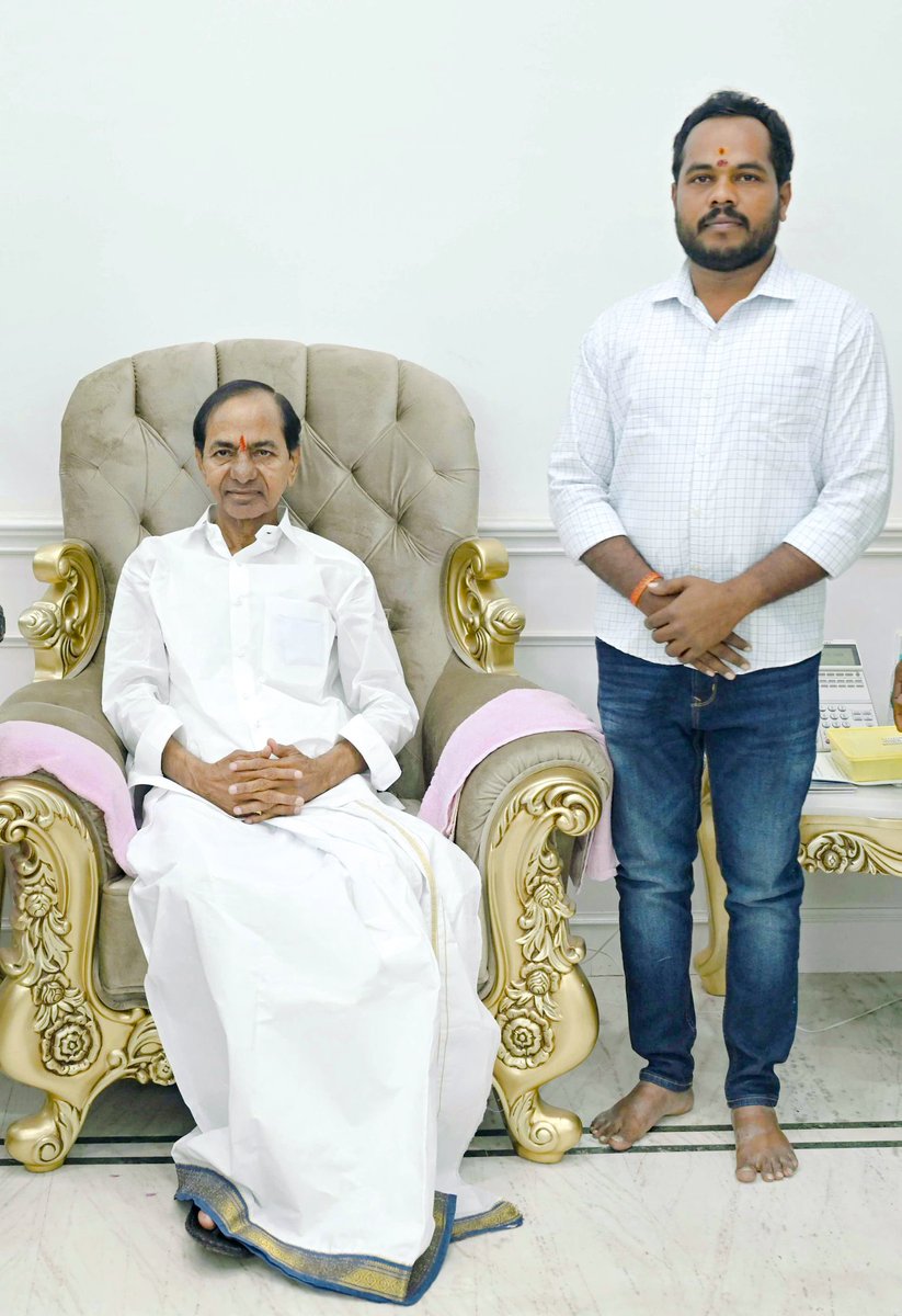SrinuNews's tweet photo. బిఆర్ఎస్ పార్టీ అధినేత మాజీ ముఖ్యమంత్రివర్యులు శ్రీ కల్వకుంట్ల చంద్రశేఖర రావు గారికి జన్మదిన శుభాకాంక్షలు 💐@KTRBRS https://t.co/UpkUL9CUlM