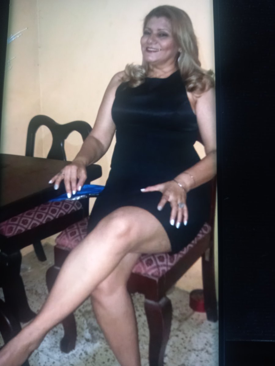 GalvisLeano's tweet photo. Je pense que cette femme est sublime, elle tres belle! https://t.co/gSzMs3MQdU