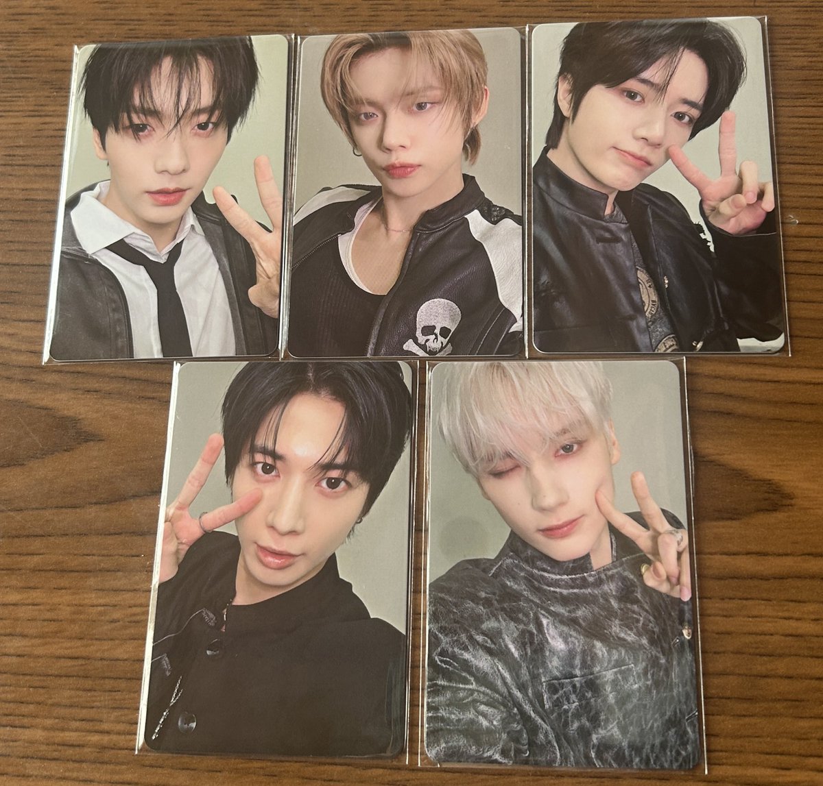 yon_tchoco_xt's tweet photo. TXT トゥバ  ラキドロ　weverse shop 限定　交換

譲　大阪　スビン　ヨンジュン　ボムギュ
　　　　　テヒョン　ヒュニンカイ
求　テヒョン　ヒュニンカイ　スビン
　　画像の👑>💖>💕
郵送での交換、名古屋での手渡し🙆‍♀️
お気軽にお声掛けください🙇‍♀️
#TXT交換 #txt https://t.co/Y6AGdSu0UV