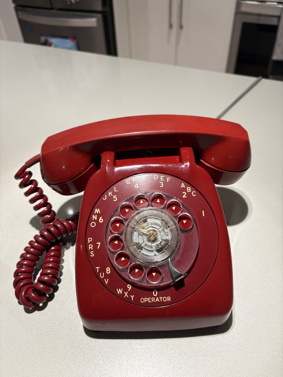 so what do ya think of my new iphone17 pro max?! 😄😍💋