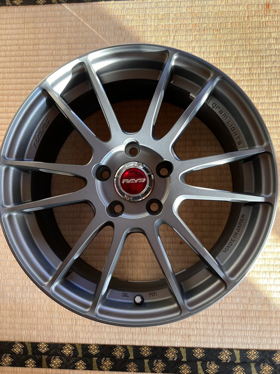 bil_bzjb64's tweet photo. #ホイール売ります!#zc33 #スイフトスポーツ #レイズ #グラムライツ57
色々迷ってやっと中古品を買ったのですが違うホイールが欲しくなり、資金にしたい為誰か買ってください🙇
長野県まで取りに来れる方限定で4本5万!センターキャップだけでも高いです。気になった方DM下さい https://t.co/b1k49EEVjC